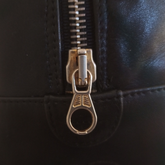 CLEAN Vintage Chanel Diamond Stitch Cosmetics Case/Toiletry Pouch/Dopp Kit Black - Picture 8 of 16